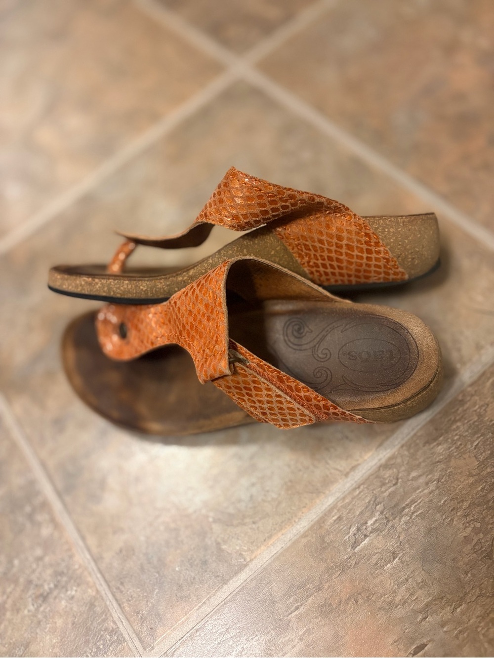 Taos Footwear Orange Snake-Texture Thong Sandals size 6-6.5
